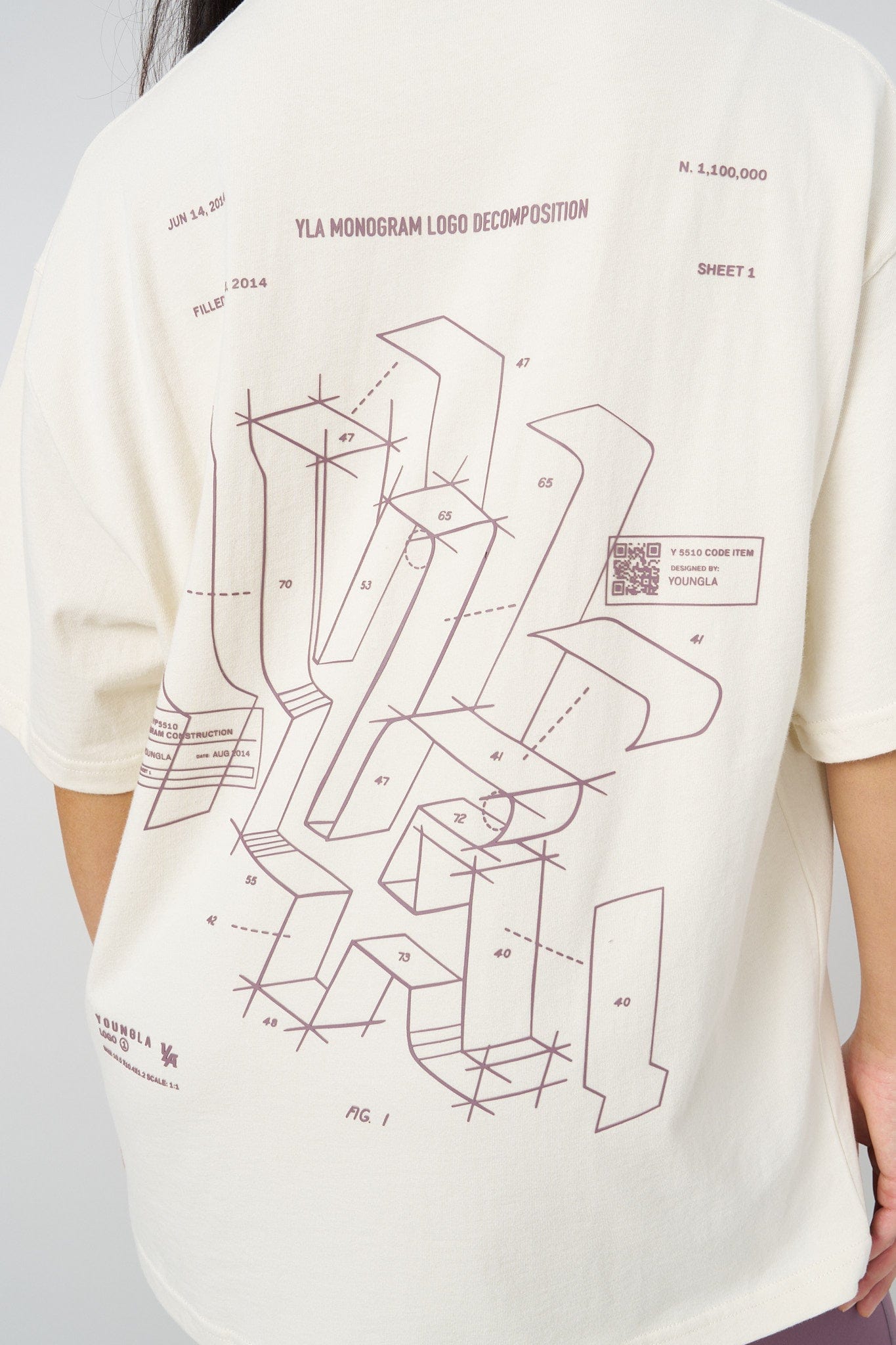 Close-up of the higher ribbed neckline on oversized tees