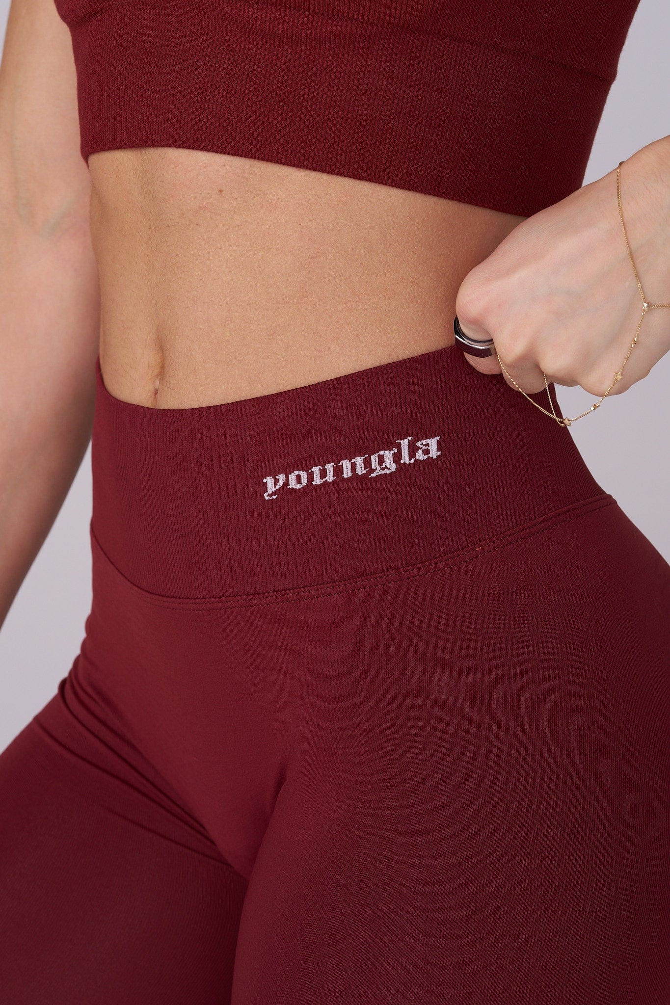 Close-up of the V-back seam design on the leggings