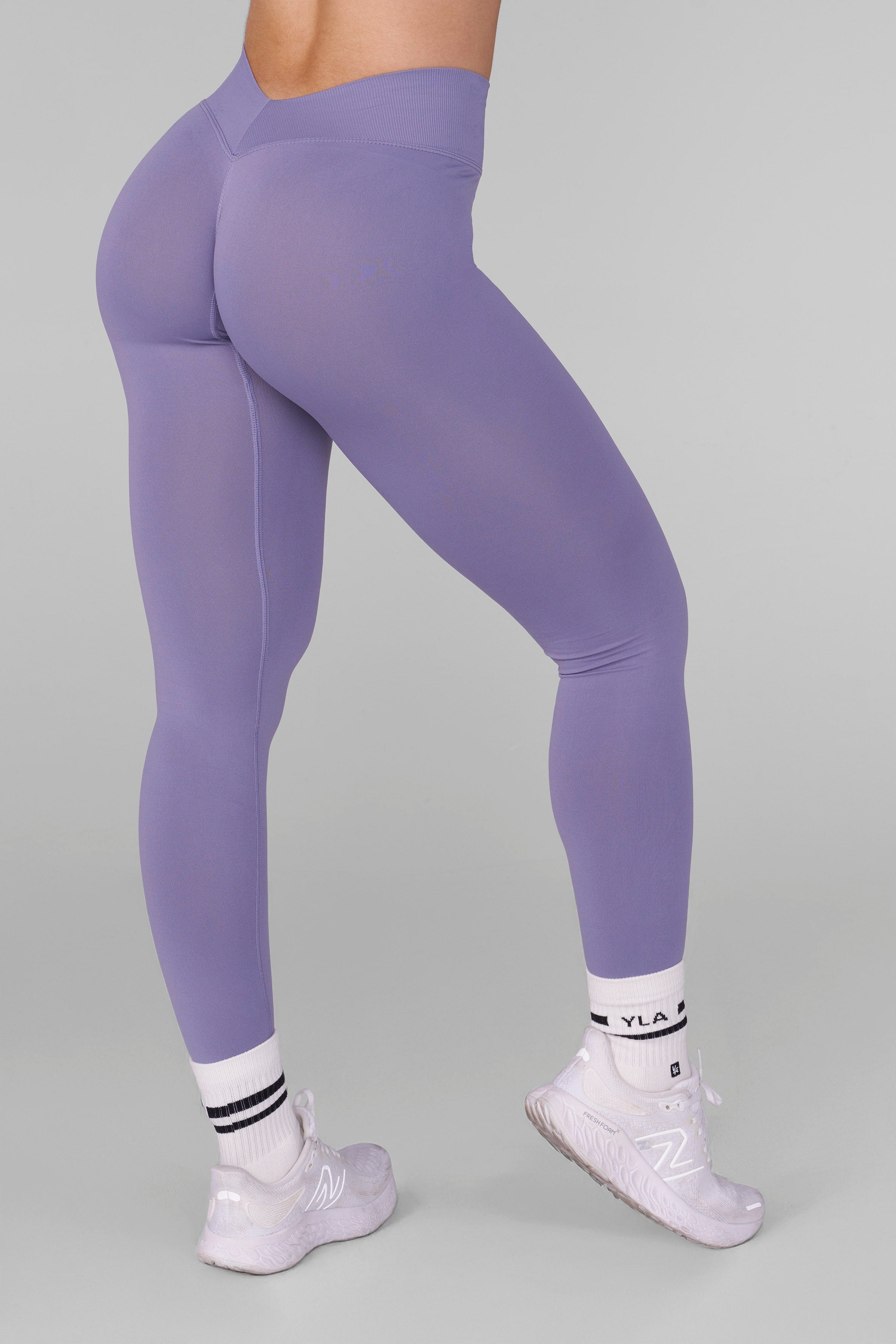 Close-up of the V-back seam design on the leggings