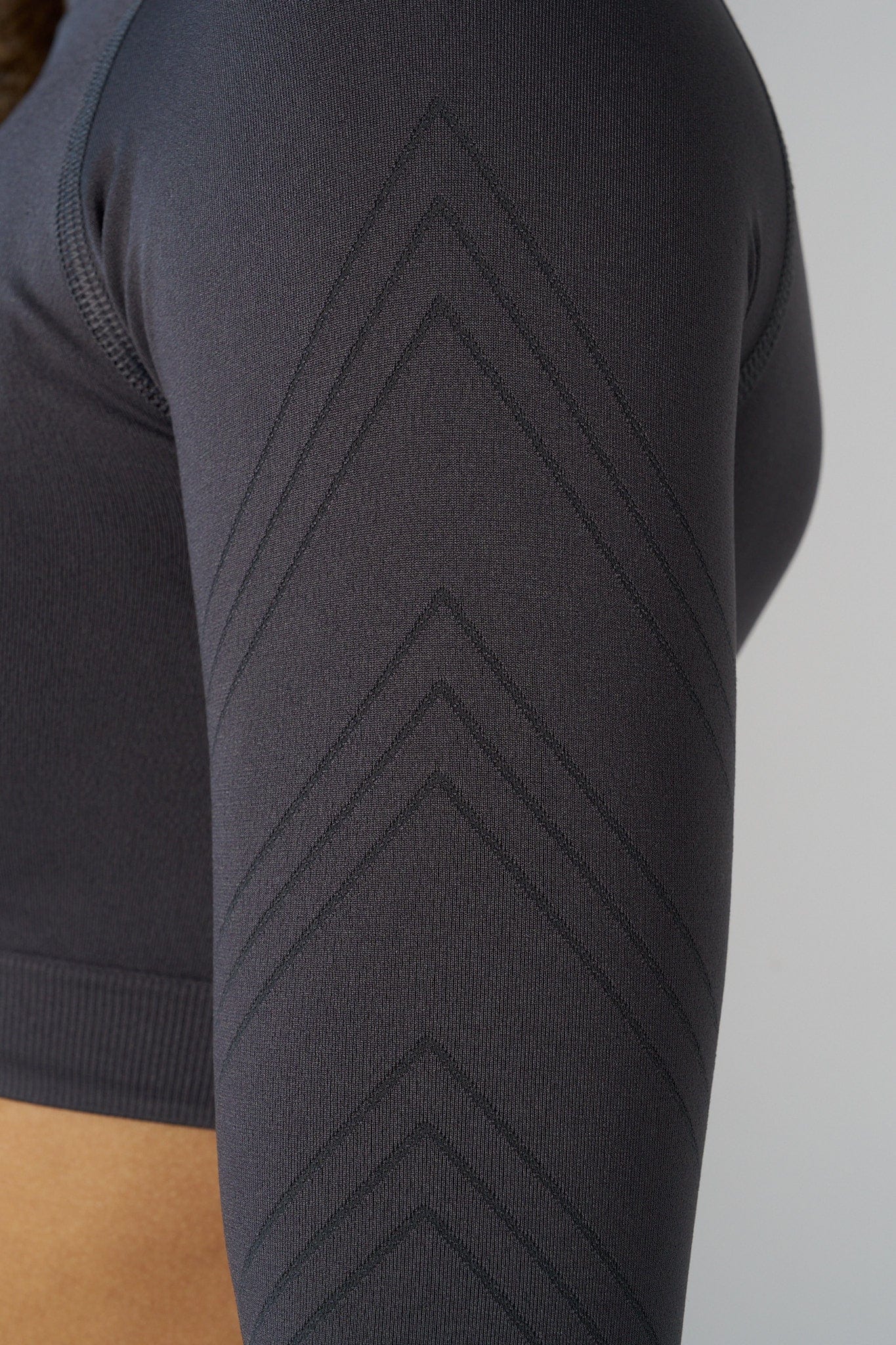 Model wearing the seamless curve crop top in a gym setting.