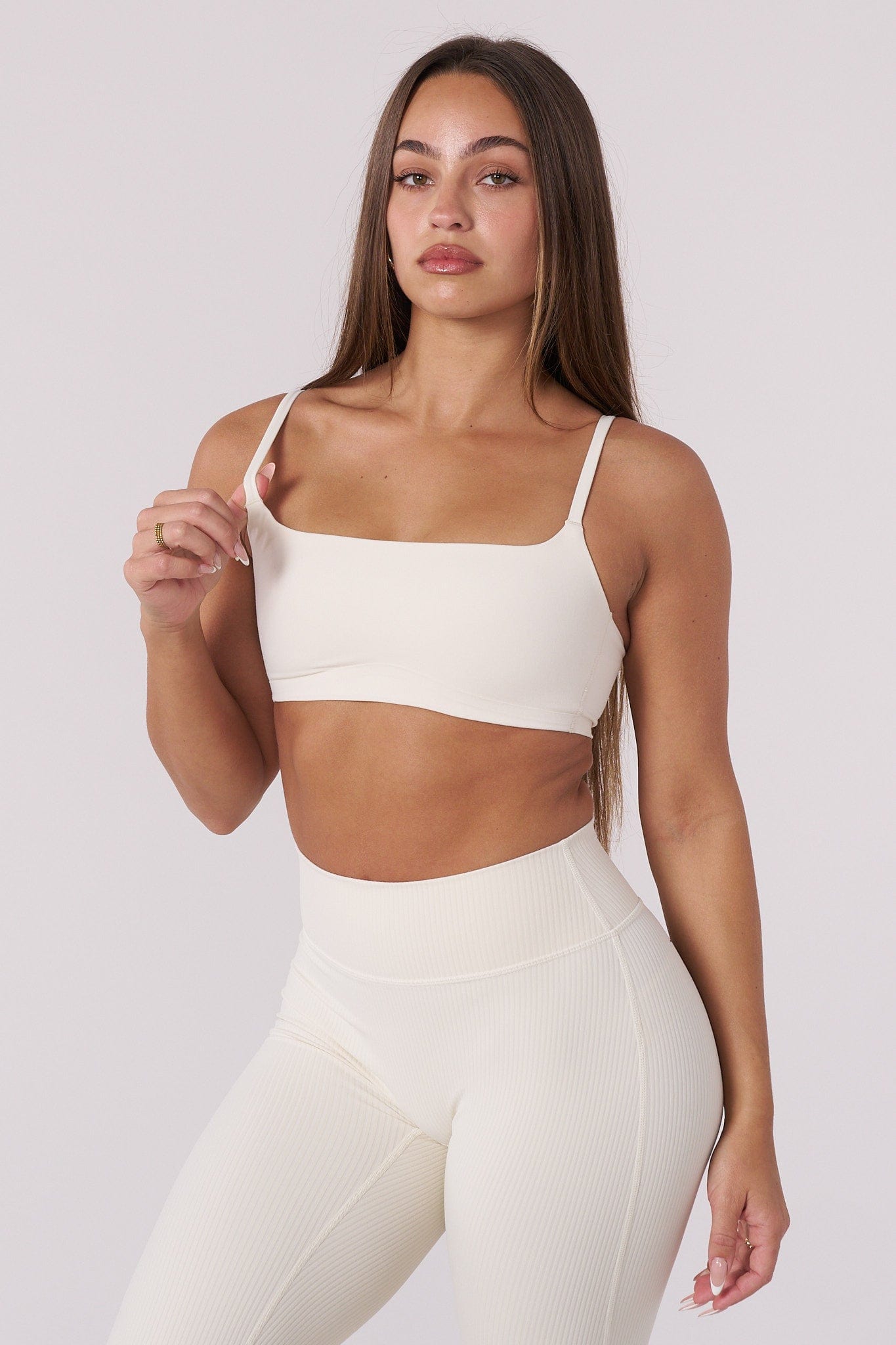 Model wearing the Luna sports bra during a workout in a gym setting