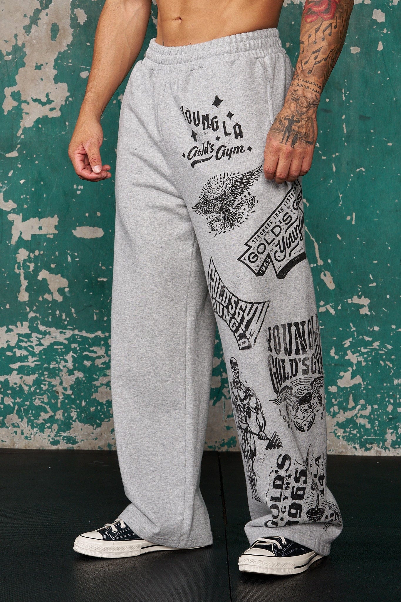 Close-up of the acid-washed fabric of Golds Gym sweatpants, highlighting the vintage style.