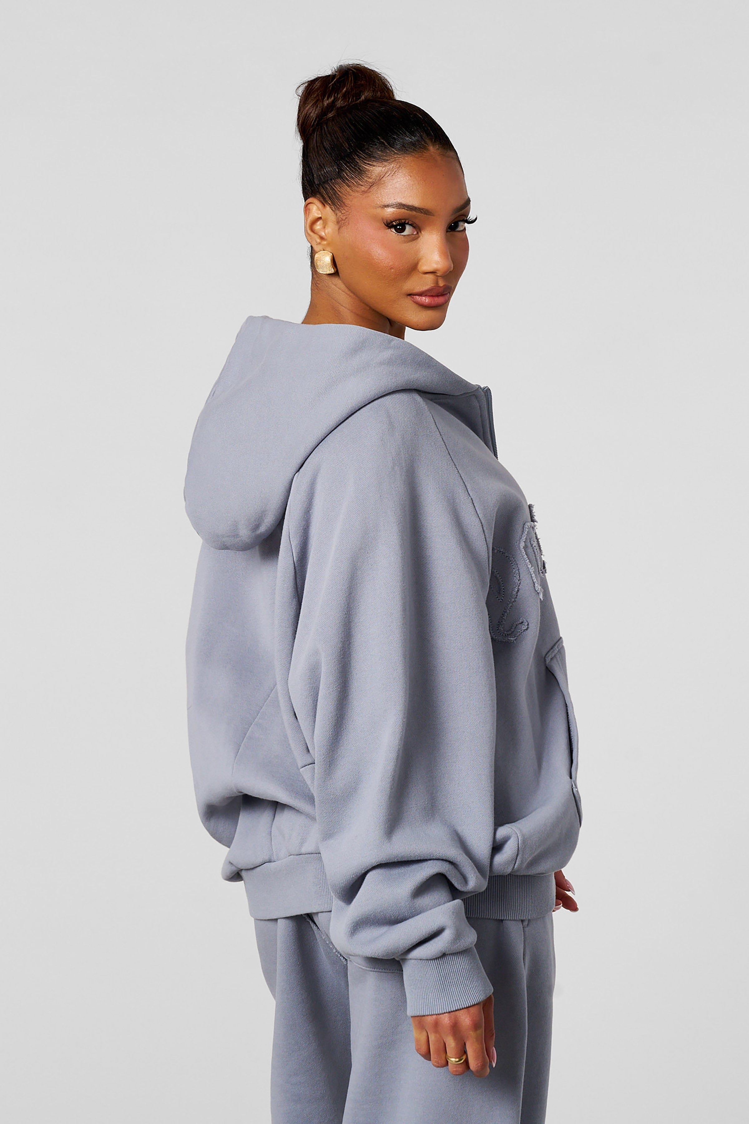Model wearing the black zip-up hoodie, ideal for casual outings.