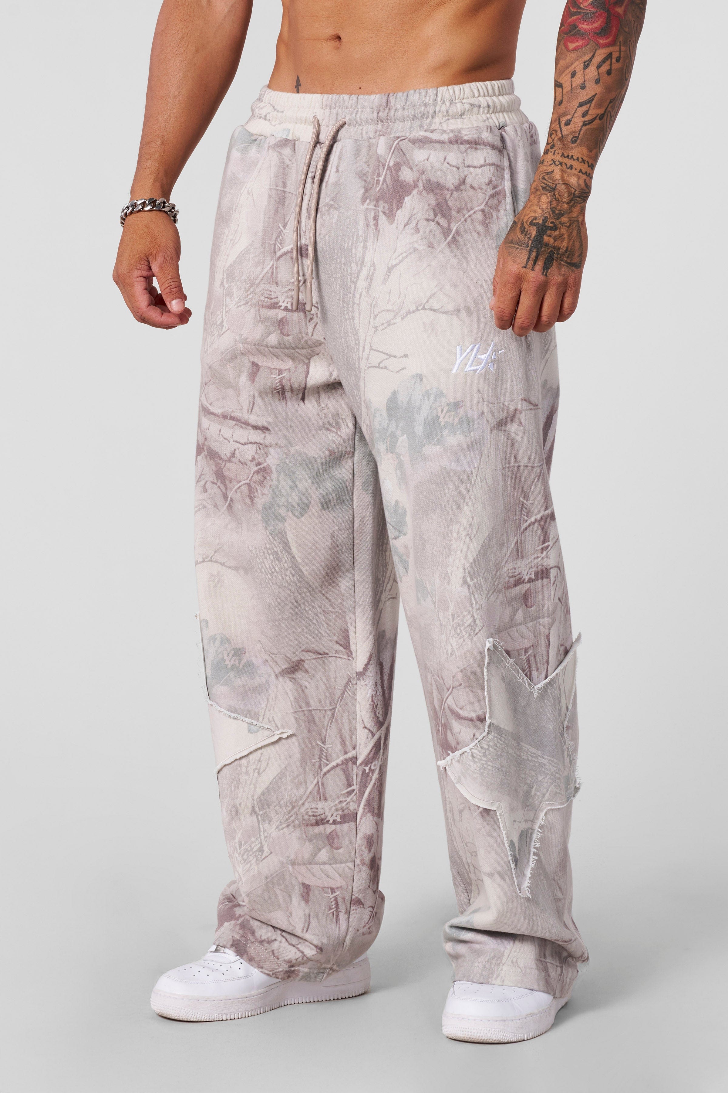 Front view of Superstar Vintage Baggy Sweatpants in gray.