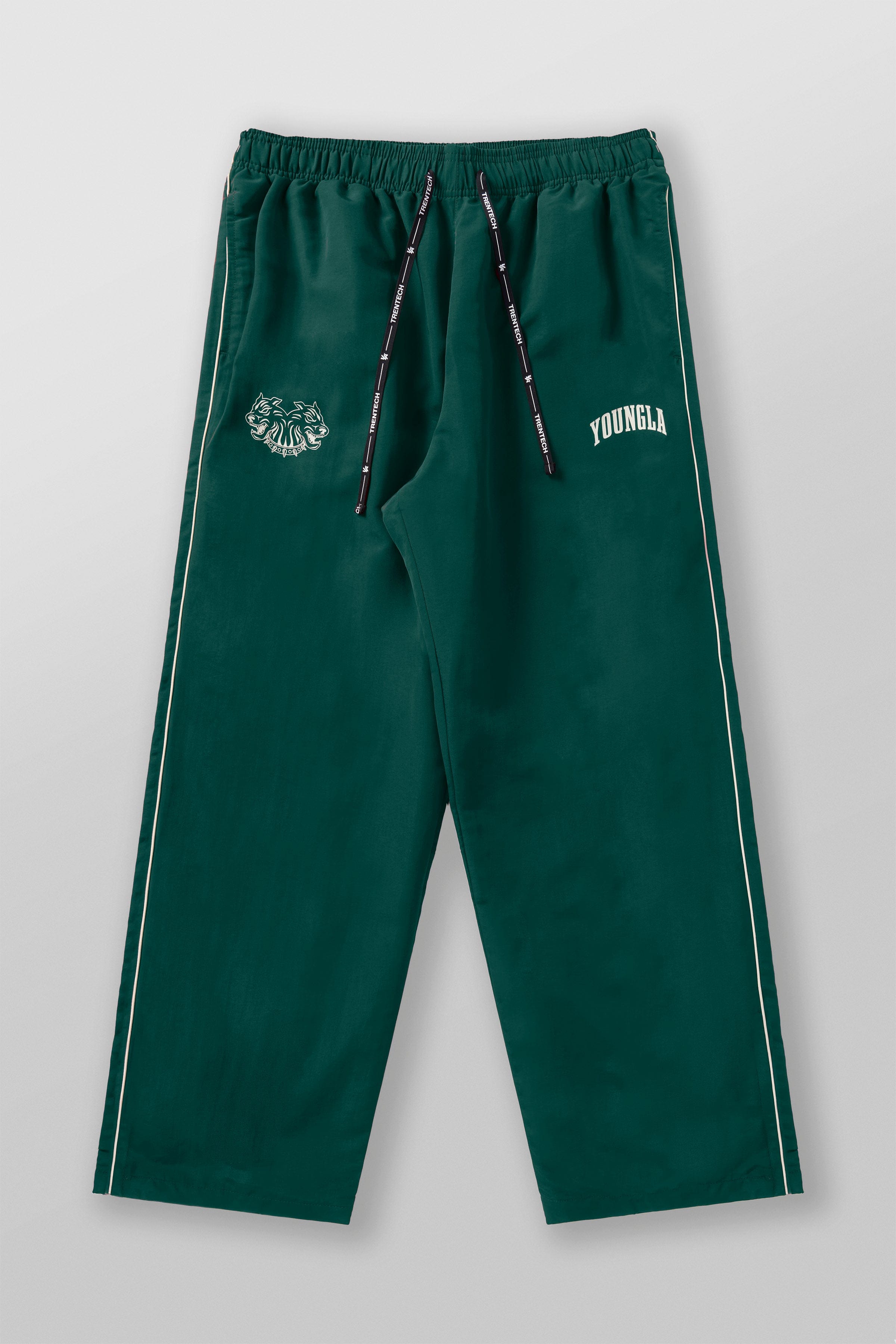 Tren Twins grey joggers on model showcasing vintage design.