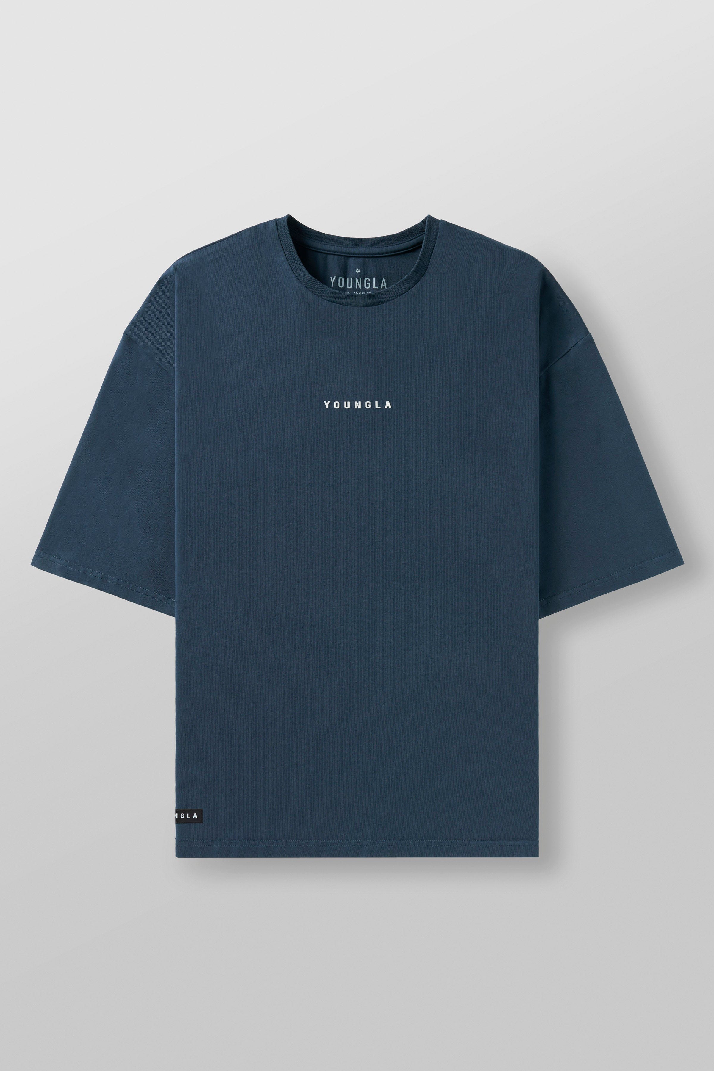 Front view of oversized t shirt men in relaxed fit, ideal for casual wear