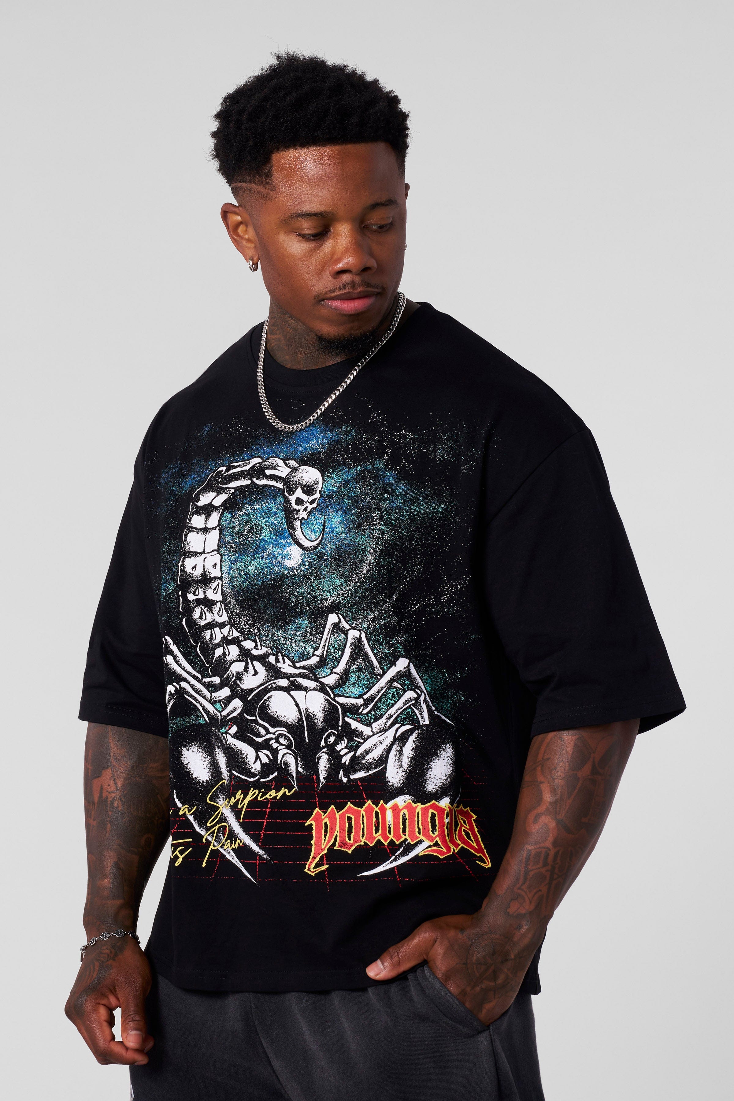 Close-up of the scorpion graphic on the tee layer of the set