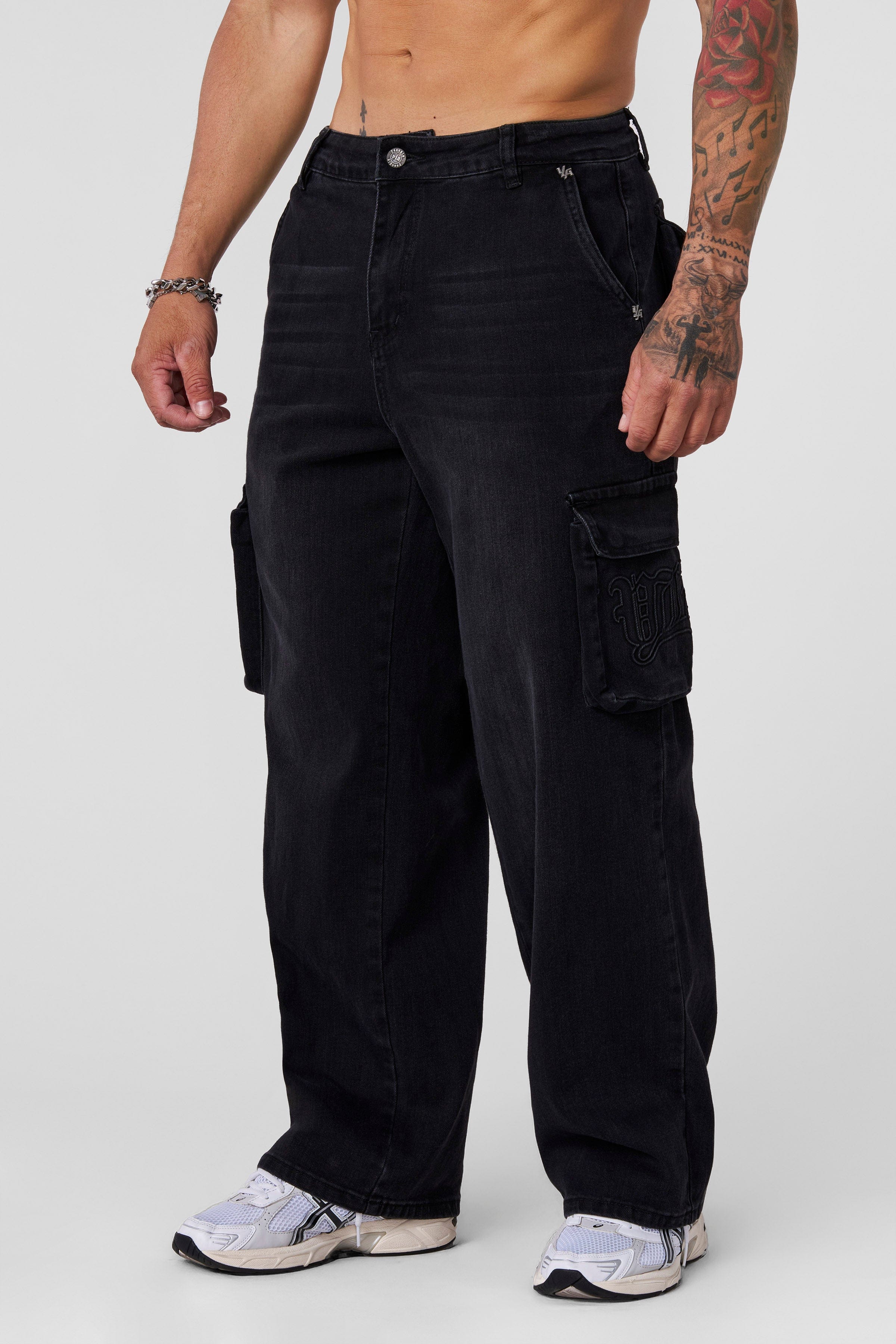 Front and side view of baggy cargo jeans on a model