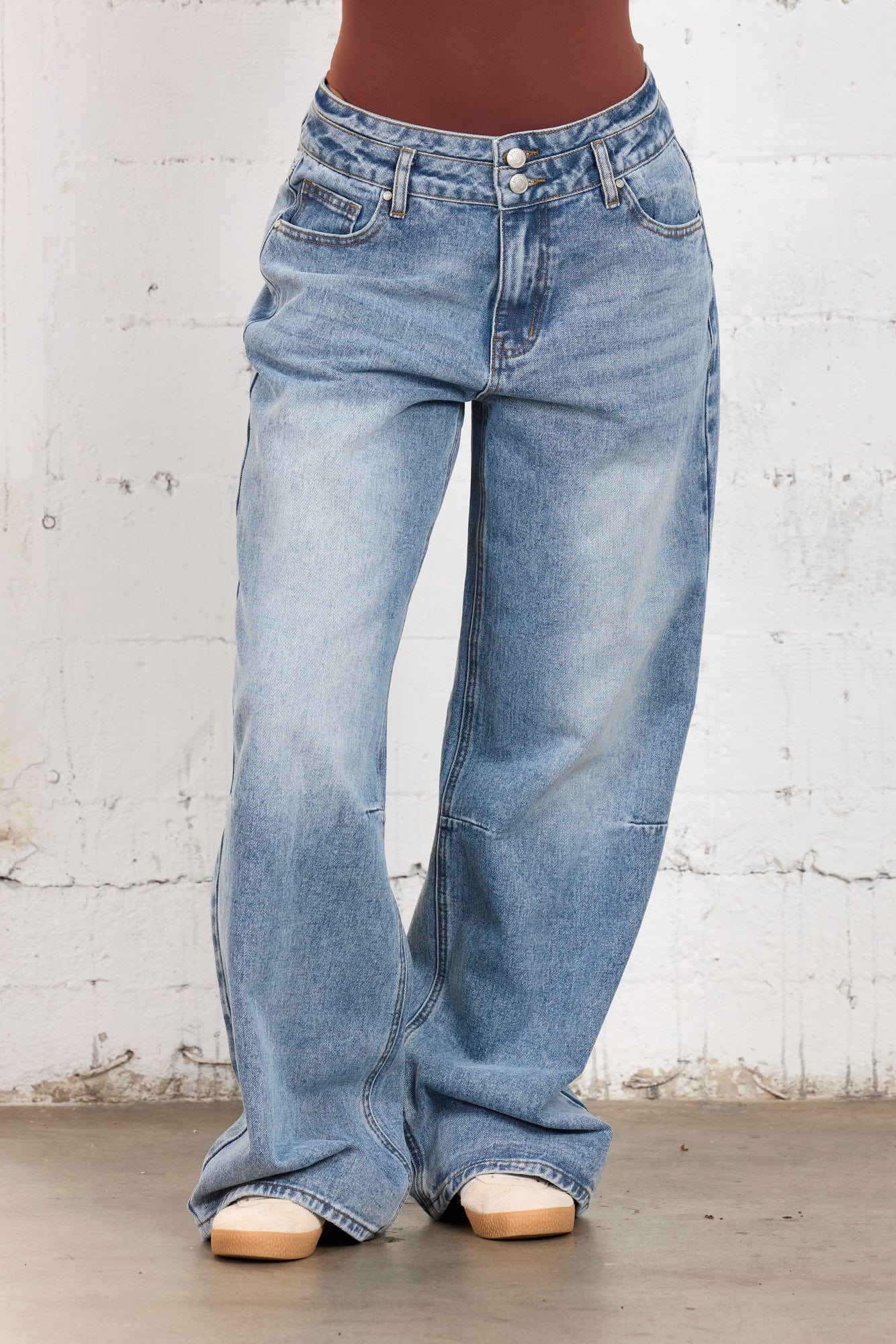 Close-up detail of the adjustable elastic waistband