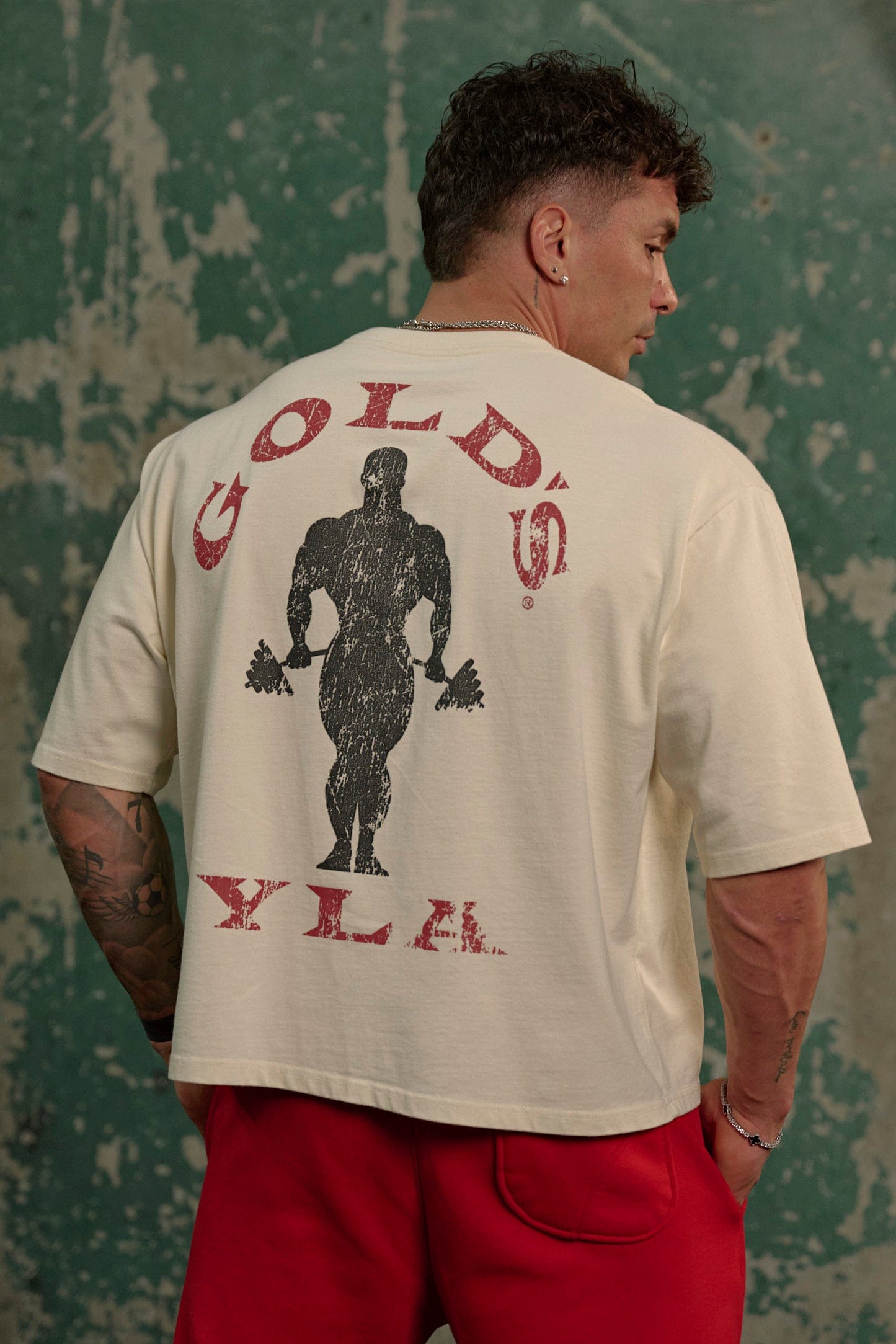 Model wearing boxy fit t-shirts at Venice Beach gym, casual lifting vibe