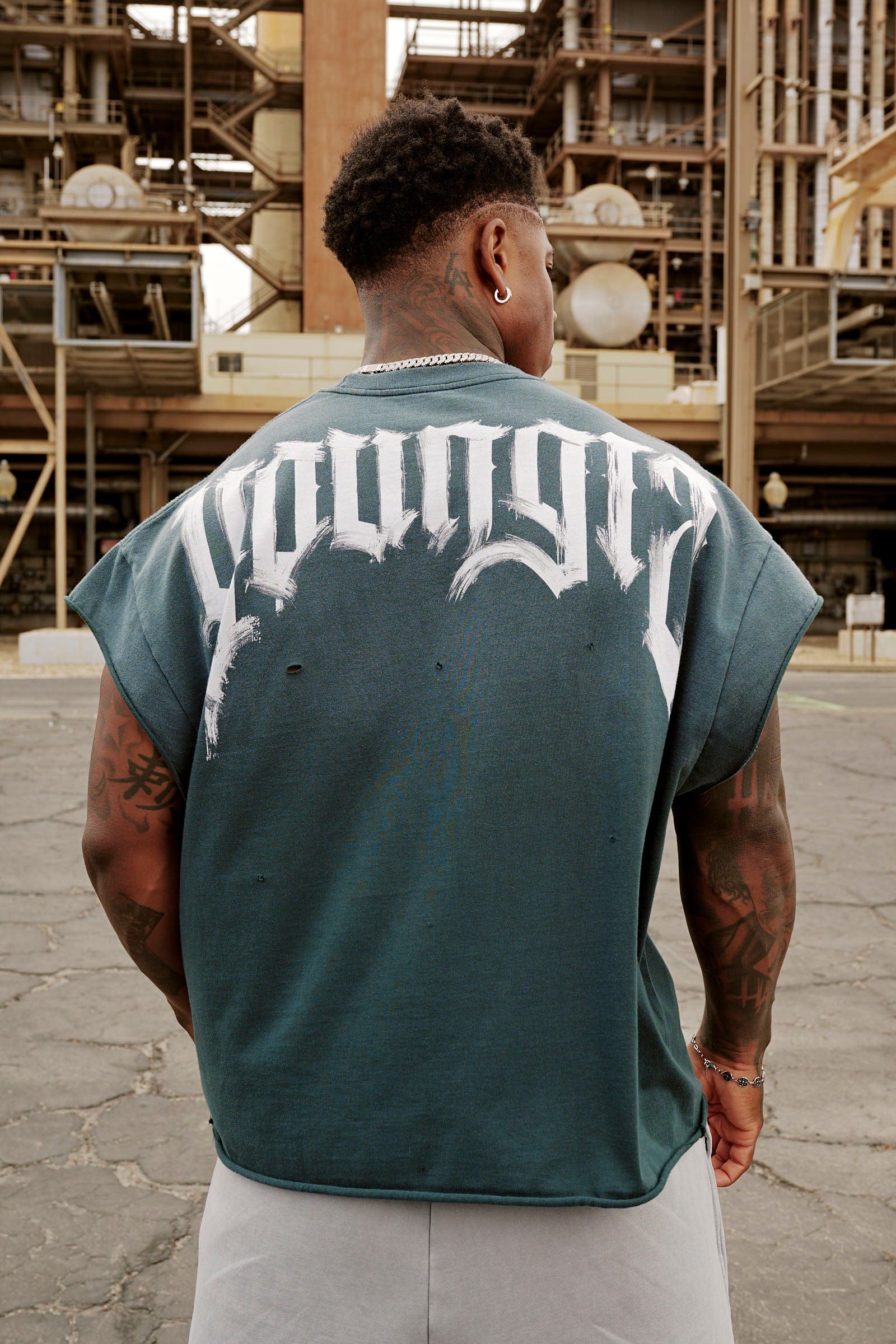 Man wearing gym tank top with drop shoulder detail in black finish