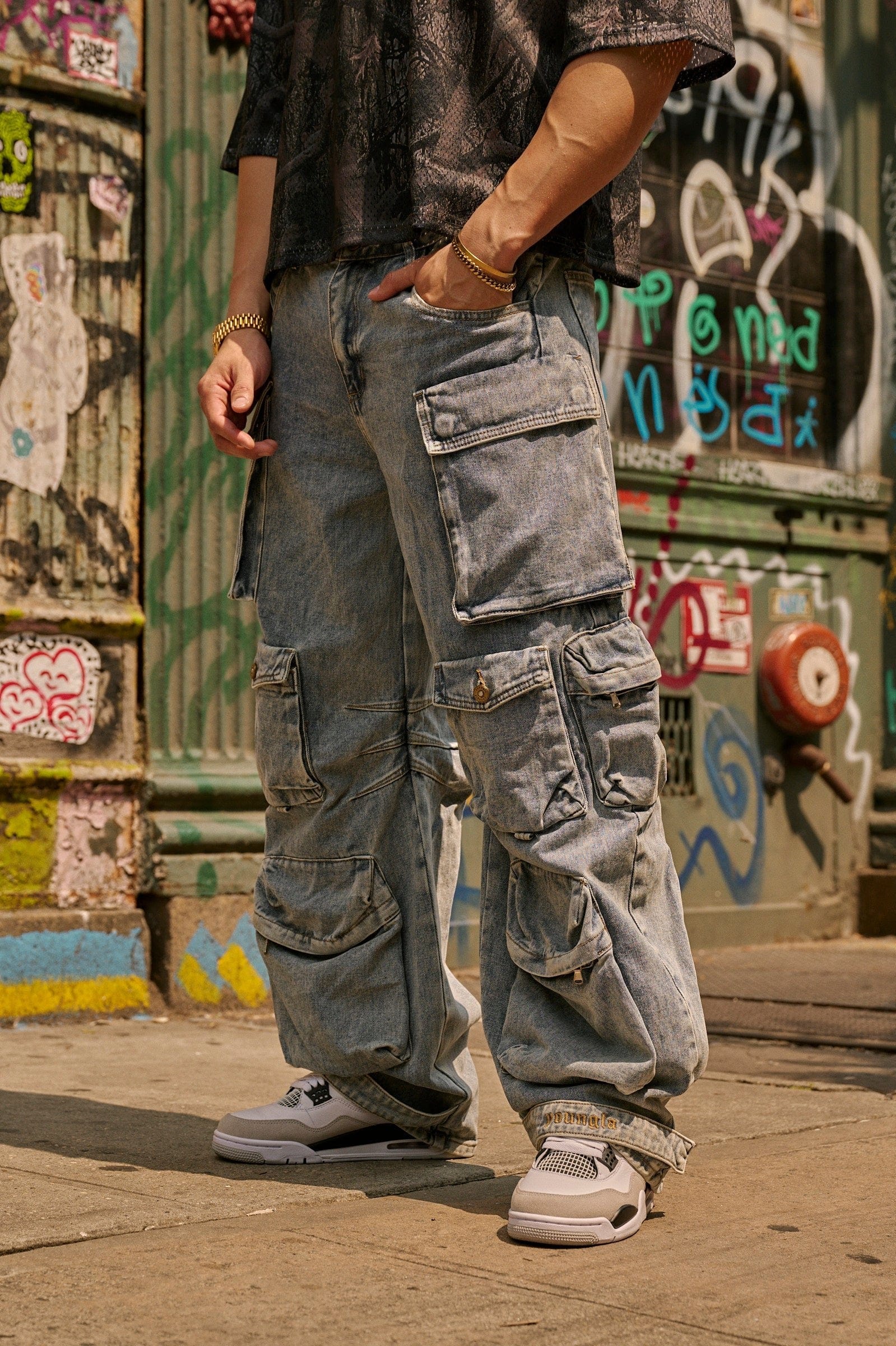 Street-style look featuring low-rise baggy jeans paired with a graphic tee